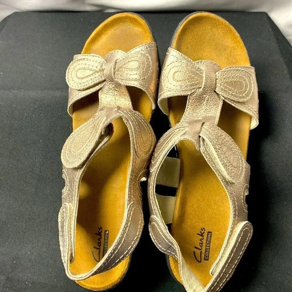 CLARKS COLLECTION WO SIZE 9 COMFORT SANDAL 3 ADJUSTABLE STRAPS SOFTGOLD … - Picture 1 of 13